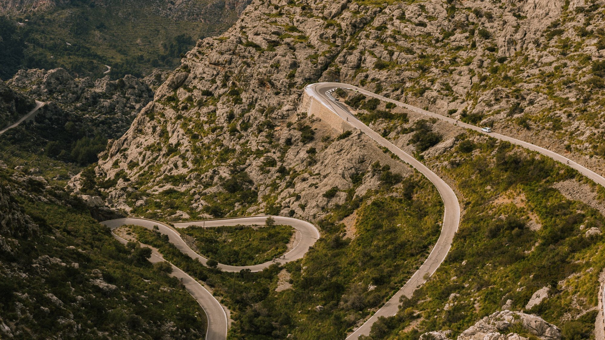 Cycling on coastal roads 4