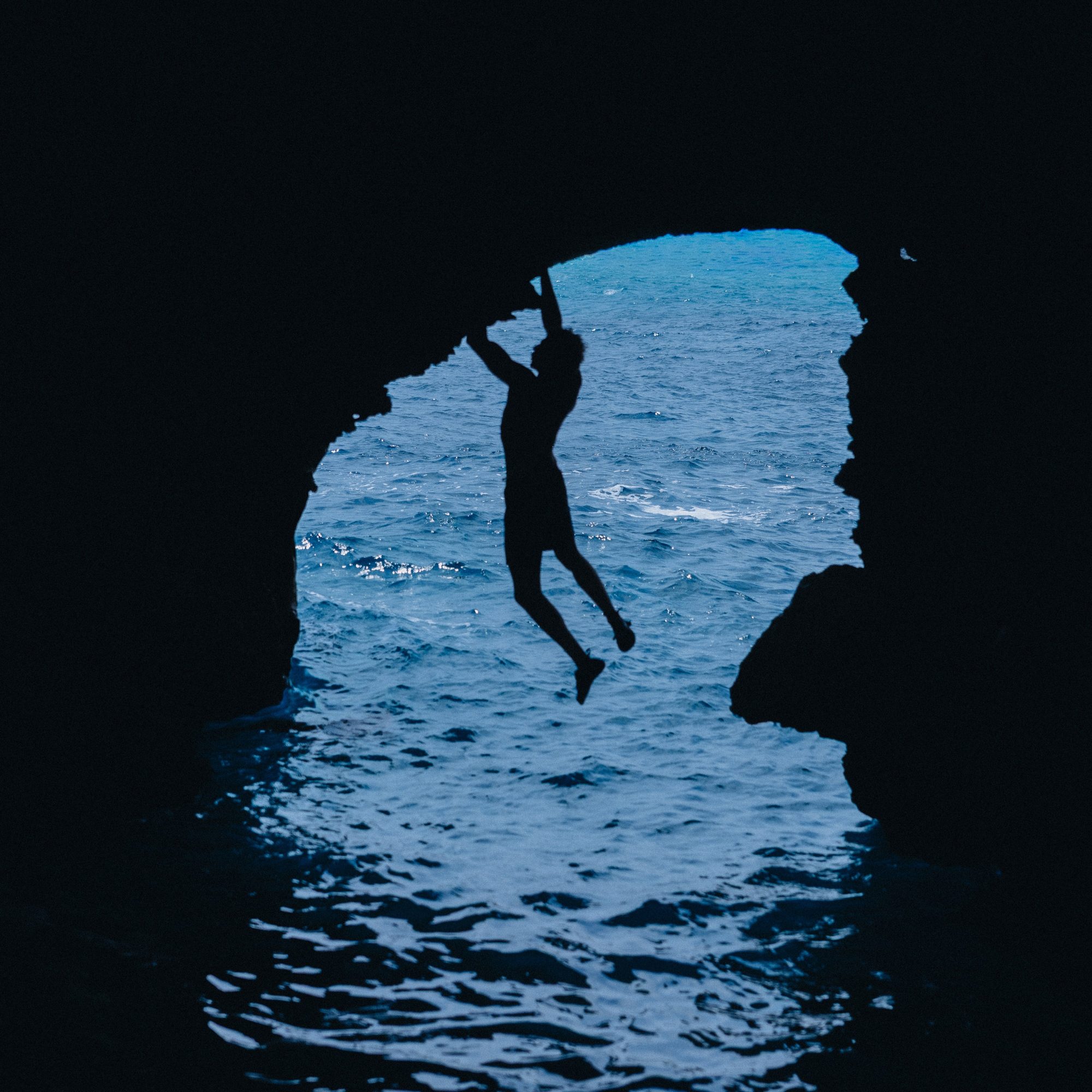 Deep water solo climbing over the sea 3