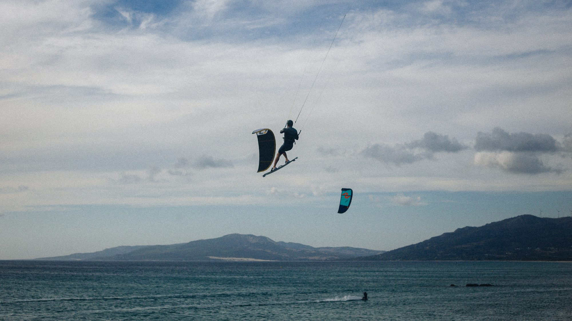Kitesurfing in strong wind 1